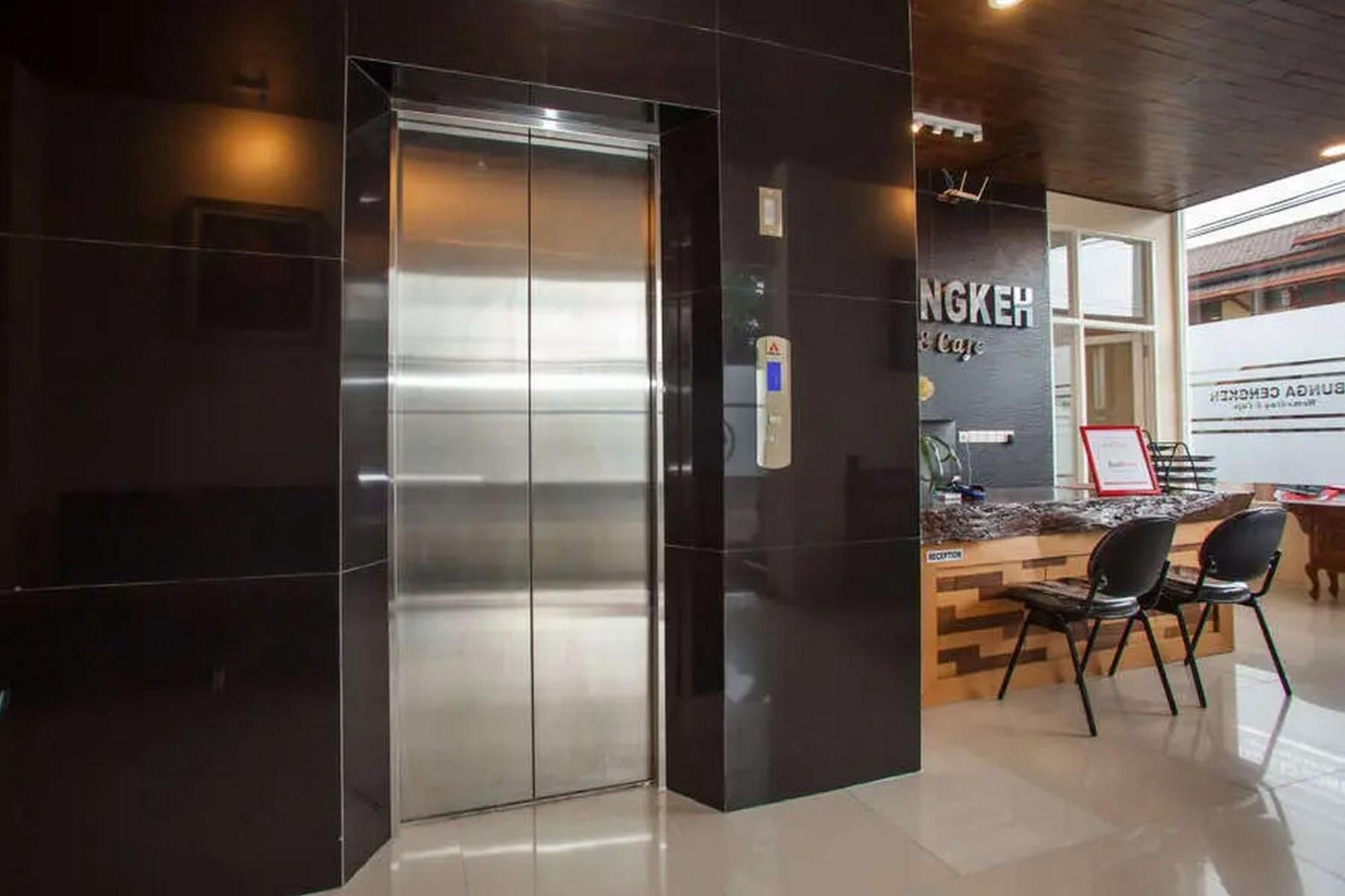 Reddoorz Premium @ Jalan Cengkeh Malang Ξενοδοχείο Εξωτερικό φωτογραφία